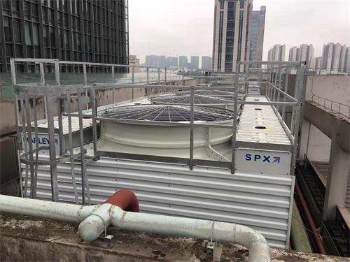 玻璃钢冷却塔底盘漏水主要原因?(玻璃钢冷却塔漏水怎么维修)