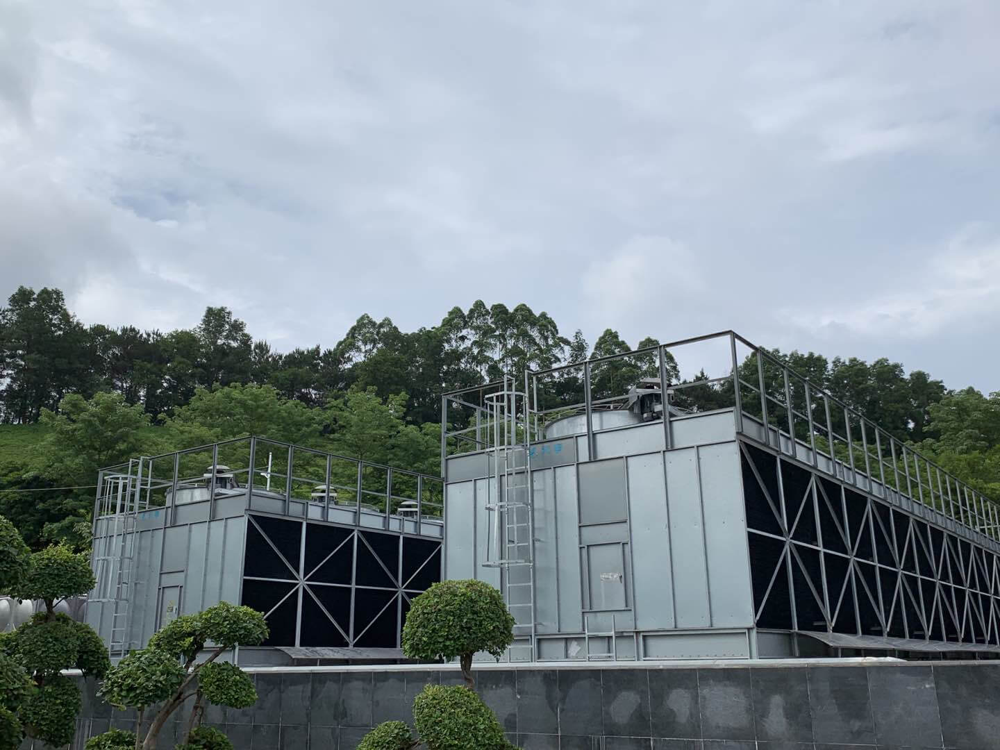 关于横流式冷却塔和逆流式的冷却水塔在应用上的区别介绍(横流式与逆流